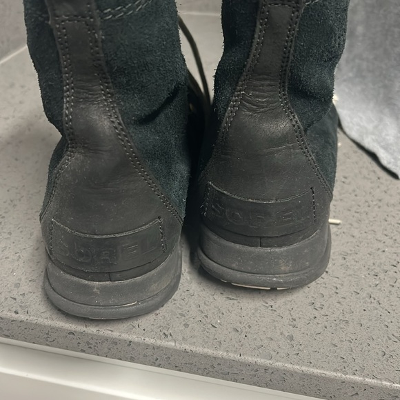 Sorel boots - Picture 2 of 5